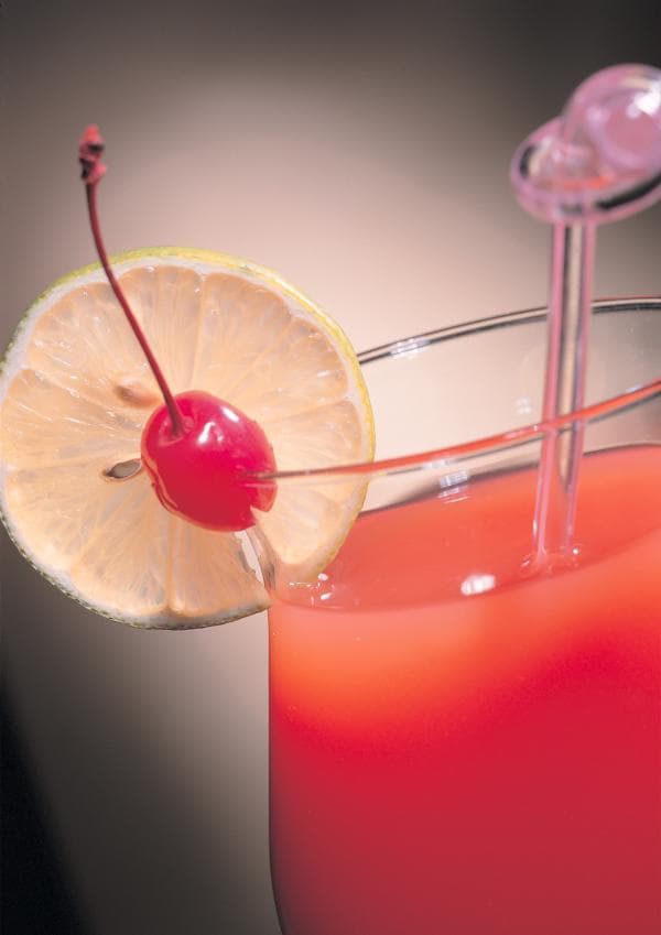 لیوان نوشیدنی قرمز