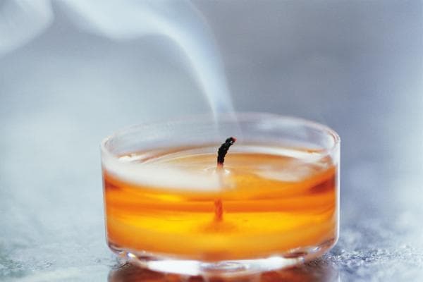 شمع نارنجی خاموش